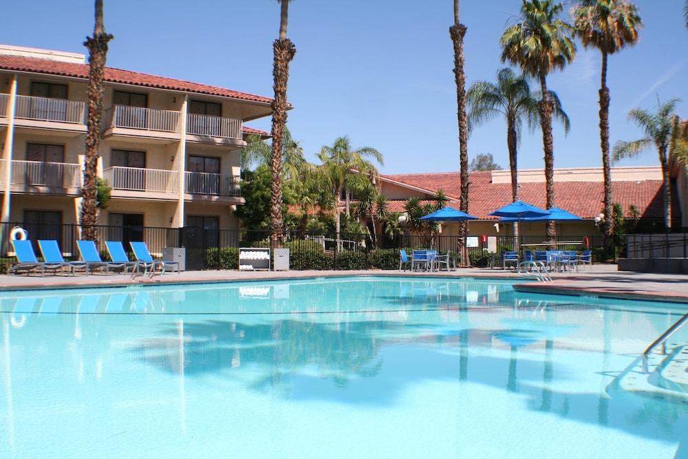 Doubletree By Hilton Bakersfield Hotel Exterior photo